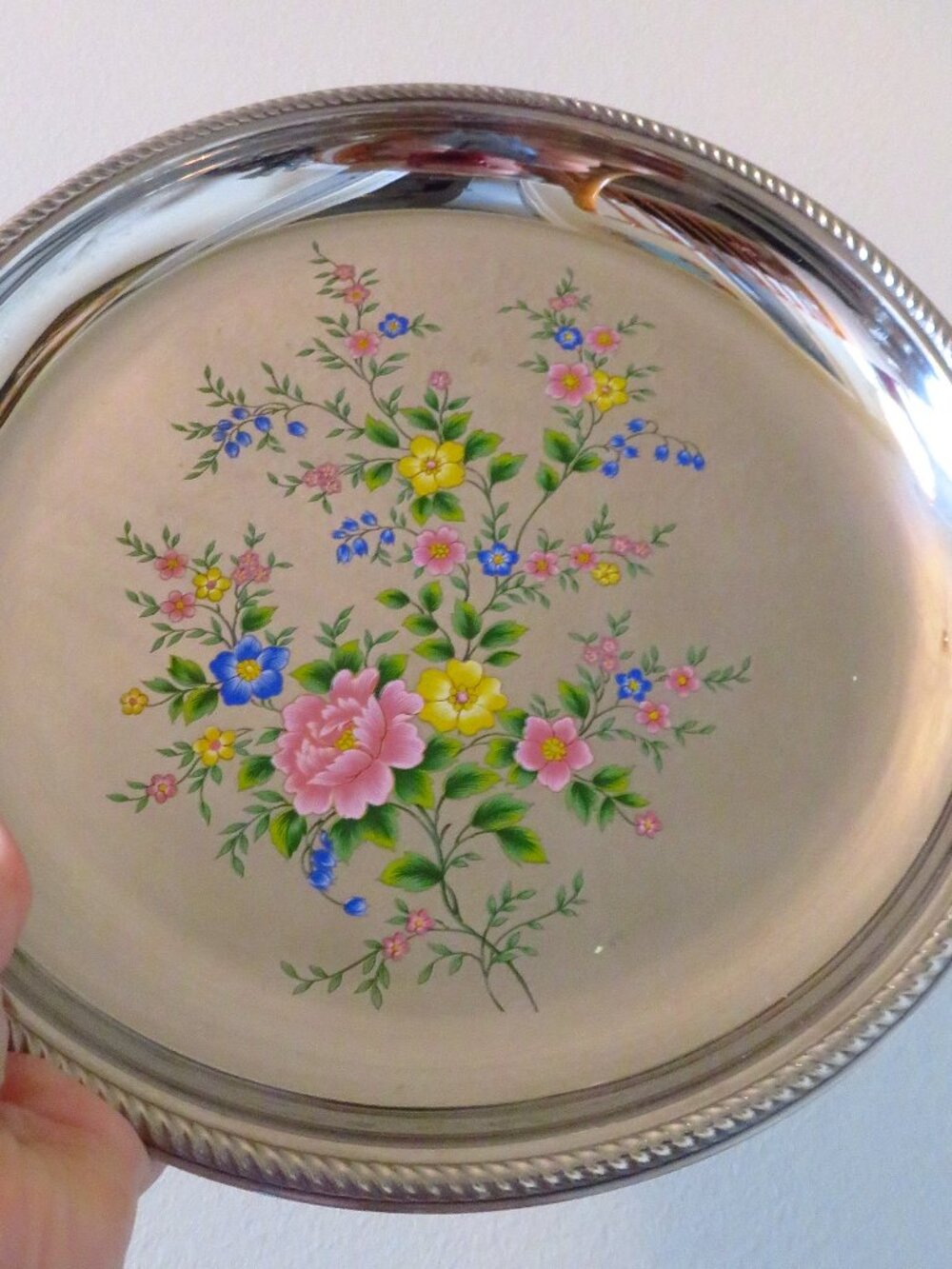 2 Vintage Alessi metal plates with flowers, different size, Italy, INOX 18/10